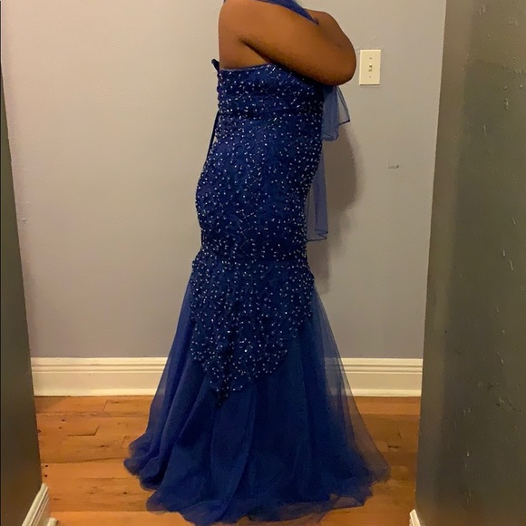 Floor length gown - Picture 2 of 7